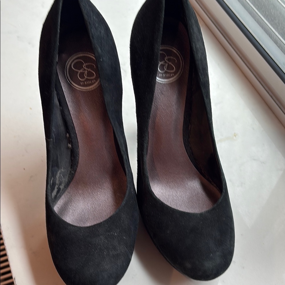 Classic Black Suede Pumps - Women